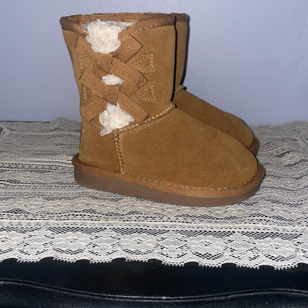 GUC tan and white girls Koolaburra by UGG half boots with bows